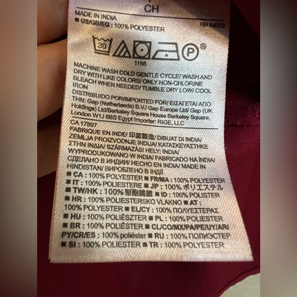 Banana Republic vneck long sleeve burgundy top size small - Picture 5 of 5